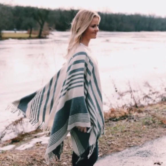 Michael Stars linen blend stunning poncho/cape w/fringes. From Saks. Worn once - Picture 1 of 11